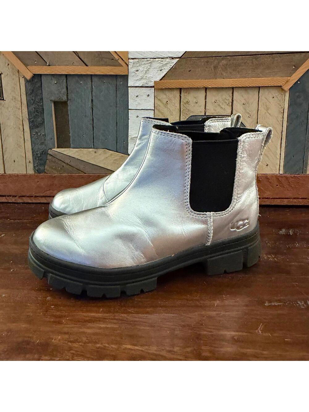 UGG Kids Ashton Chelsea Boots Size 3